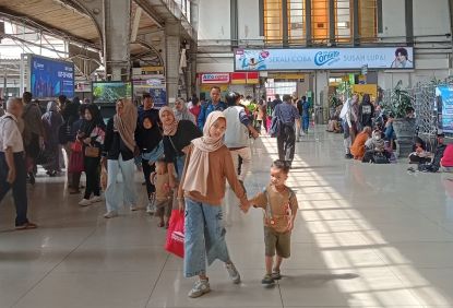 Tembus 31 Ribu Lebih Pengguna Commuter Line Jabodetabek Yang Turun Di Stasiun Bogor, KAI Commuter Imbau Selalu Awasi Anak dan Barang Bawaan