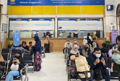 KAI Commuter Atur Flow Loket Pembelian KA Lokal dan KA Komuter di Stasiun Surabaya Gubeng dan Stasiun Malang