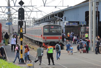 Tren Pengguna Naik Hingga 8% Pada Hari Senin, KAI Commuter Imbau Gunakan Commuterline Pada Akhir Minggu Ini Untuk Hindari Kepadatan Esok Hari